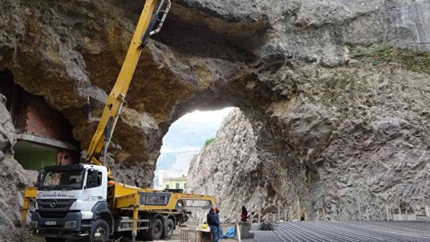 Foto - Trabzon'da böylesi görülmedi! Otopark bakın nereye bağlanacak