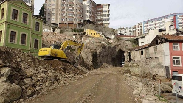 Foto - Trabzon'da böylesi görülmedi! Otopark bakın nereye bağlanacak