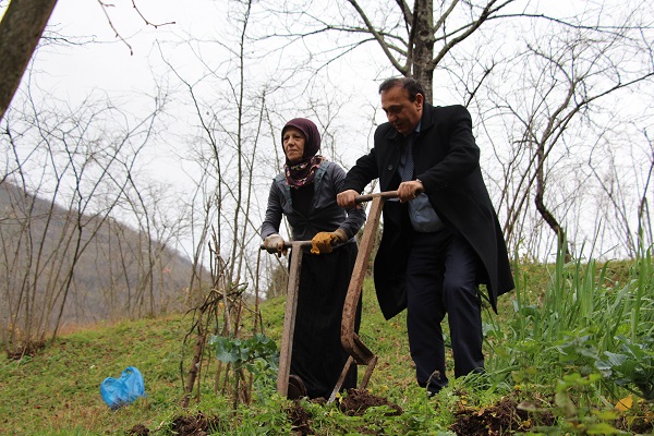 Foto - Trabzon'da ilginç seçim kampanyası! Bağımsız aday 1 oy için bakın ne yapıyor