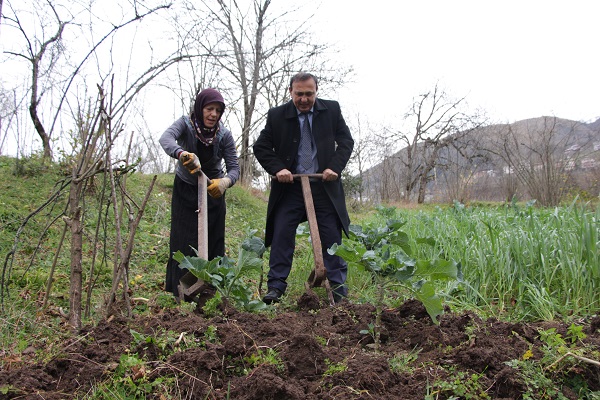 Foto - Trabzon'da ilginç seçim kampanyası! Bağımsız aday 1 oy için bakın ne yapıyor