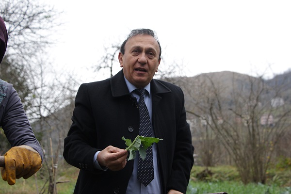 Foto - Trabzon'da ilginç seçim kampanyası! Bağımsız aday 1 oy için bakın ne yapıyor