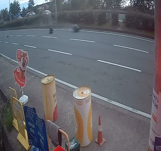 Foto - Trabzon'da kazada motosiklet sürücüsü metrelerce sürüklendi