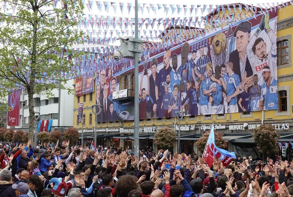 Foto - Trabzon'da taraftarlar toplanmaya başladı