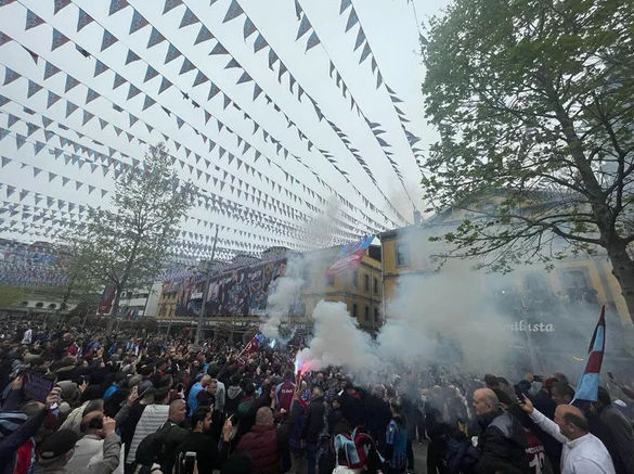 Foto - Trabzon'da taraftarlar toplanmaya başladı