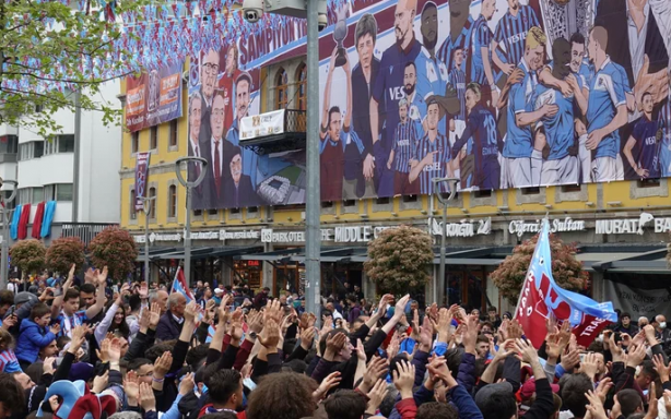Trabzon'da taraftarlar toplanmaya başladı