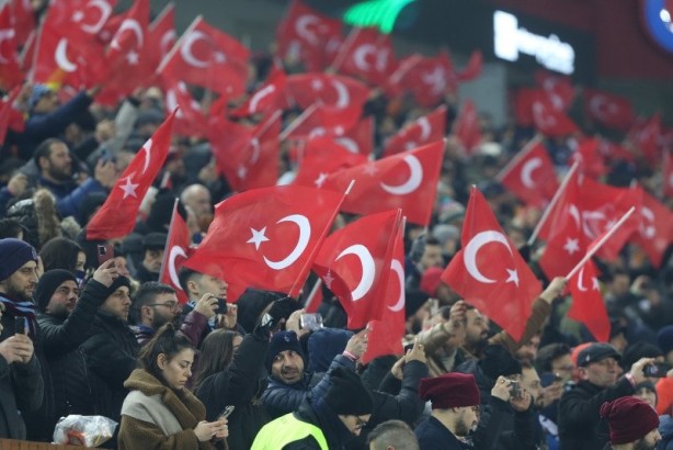 Foto - Trabzon'da tüyler diken diken oldu! Taraftarlar 10 şehri unutmadı...