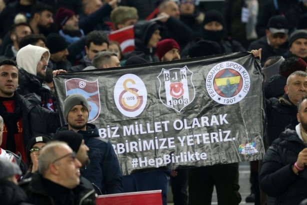 Foto - Trabzon'da tüyler diken diken oldu! Taraftarlar 10 şehri unutmadı...