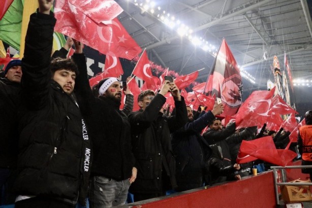 Foto - Trabzon'da tüyler diken diken oldu! Taraftarlar 10 şehri unutmadı...