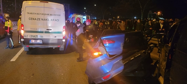 Foto - Trabzon'da zincirleme kaza: 1 ölü, 5 yaralı