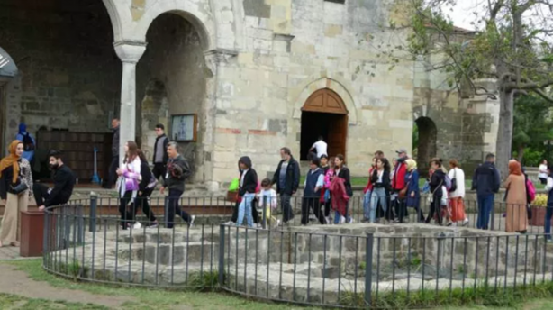 Foto - Trabzon’daki Ayasofya Camii müzeden camiye dönüştürüldü! Turistler akın etti