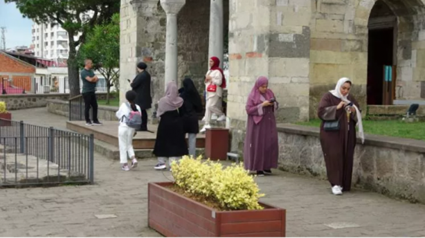 Foto - Trabzon’daki Ayasofya Camii müzeden camiye dönüştürüldü! Turistler akın etti