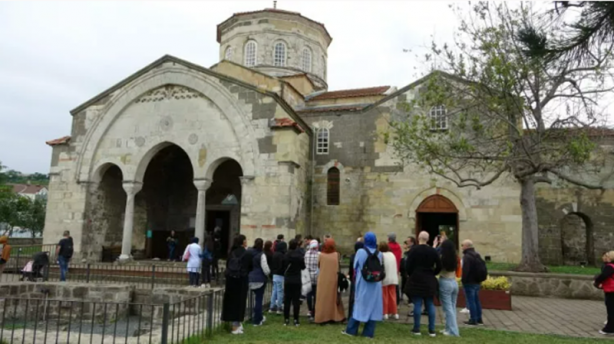 Foto - Trabzon’daki Ayasofya Camii müzeden camiye dönüştürüldü! Turistler akın etti