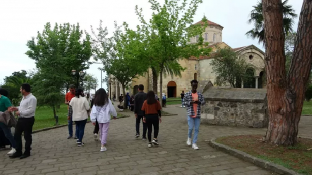 Trabzon’daki Ayasofya Camii müzeden camiye dönüştürüldü! Turistler akın etti