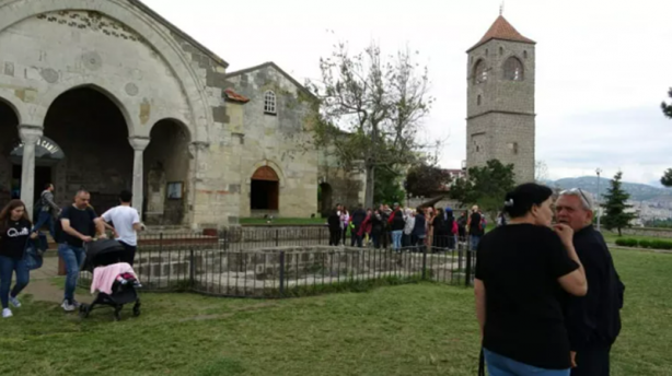 Foto - Trabzon’daki Ayasofya Camii müzeden camiye dönüştürüldü! Turistler akın etti