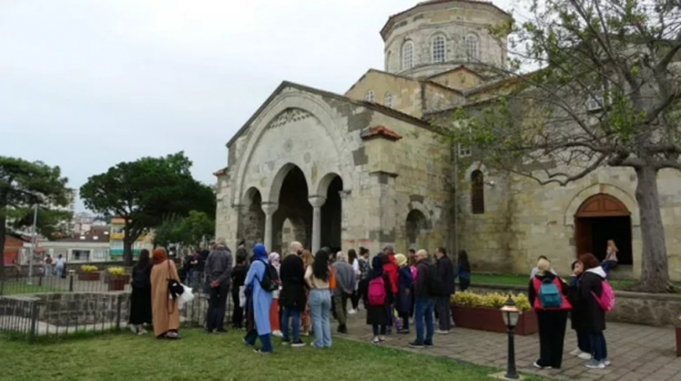 Foto - Trabzon’daki Ayasofya Camii müzeden camiye dönüştürüldü! Turistler akın etti