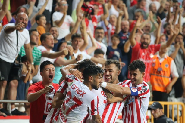 Foto - Trabzonspor Antalya'da ağır yara aldı