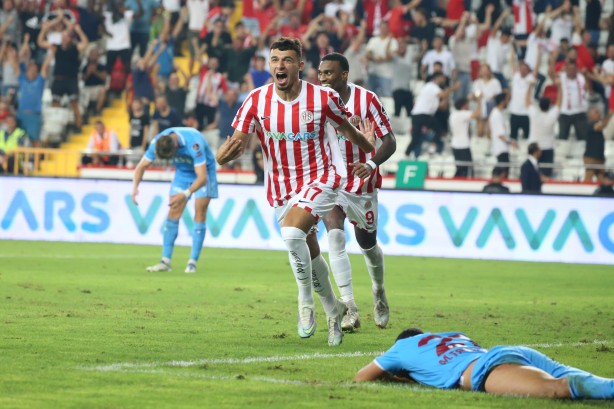 Trabzonspor Antalya'da ağır yara aldı