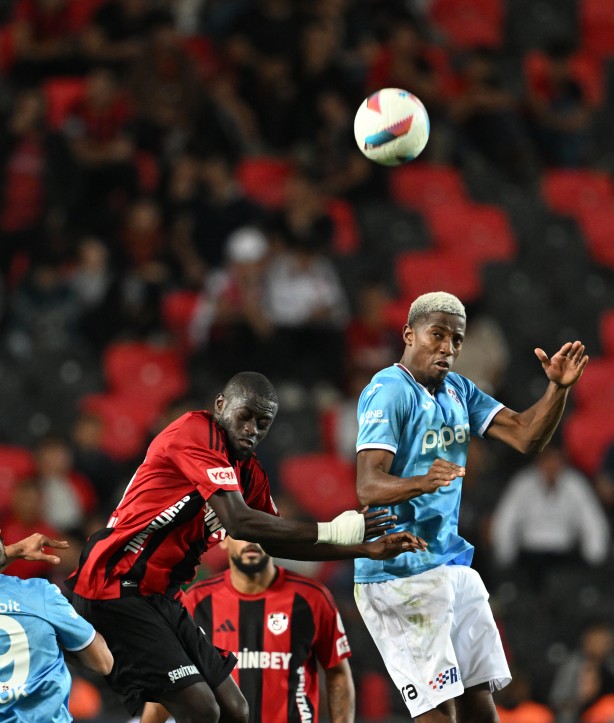 Foto - Trabzonspor kafaya fena taktı! O hakemlerin kellesini almadan bırakmayacak! Yer yerinden oynayacak Süper Lig’de… 