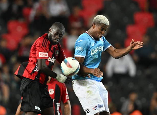 Foto - Trabzonspor kafaya fena taktı! O hakemlerin kellesini almadan bırakmayacak! Yer yerinden oynayacak Süper Lig’de… 