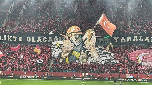 Foto - Trabzonspor tribününde duygulandıran kareografi!