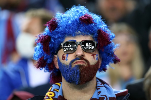 Trabzonspor'da Şampiyonluk şarkıları söylenmeye başlandı...