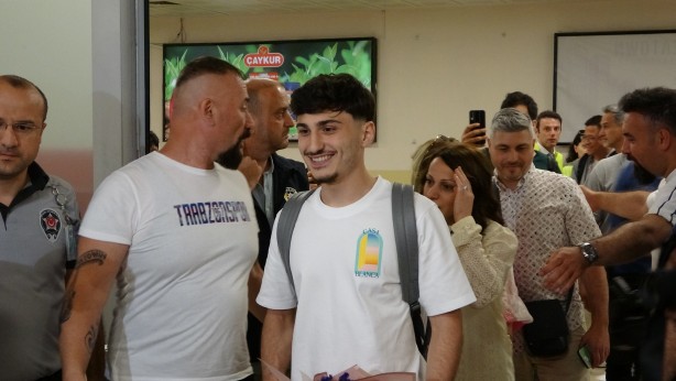 Foto - Trabzonspor'un yeni transferi Cihan Çanak, Trabzon'a geldi
