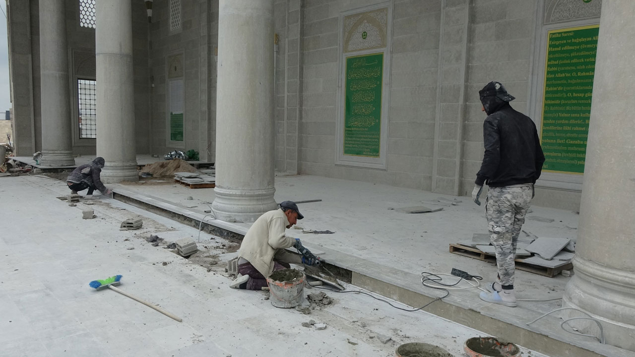 Foto - Trabzon'un yeni sembolü! Doğu Karadeniz'in en büyük camisi açılış için gün sayıyor