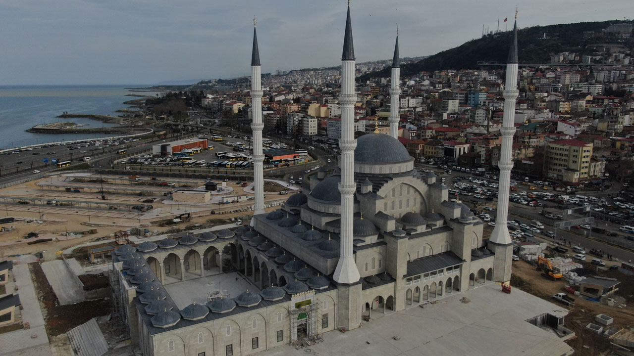 Foto - Trabzon'un yeni sembolü! Doğu Karadeniz'in en büyük camisi açılış için gün sayıyor