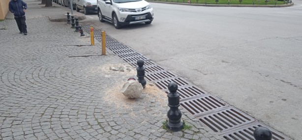 Foto - Trafiğe kapalı sokaktaki bu lobotu kim ne için söktü