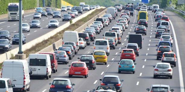 Foto - Trafiğe kayıtlı araç sayısı her geçen gün artıyor! Ekimde kaç aracın kaydı yapıldı? En fazla tercih edilen renk ne?