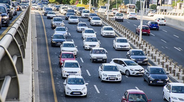 Foto - Trafiğe kayıtlı araç sayısı her geçen gün artıyor! Ekimde kaç aracın kaydı yapıldı? En fazla tercih edilen renk ne?
