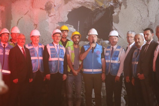 Foto - Trafiği rahatlatacak! 2023'te açılacak dev metro projesinin tünelinde ışık gözüktü