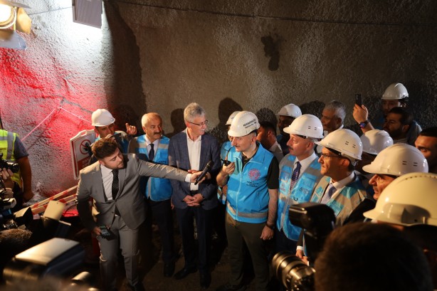 Trafiği rahatlatacak! 2023'te açılacak dev metro projesinin tünelinde ışık gözüktü
