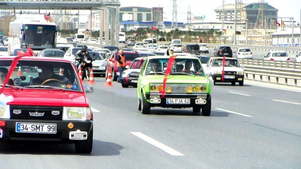 Foto - Trafik cezalarını damada taktılar