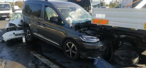 Foto - Trafik durdu! E-5'i kilitleyen kaza