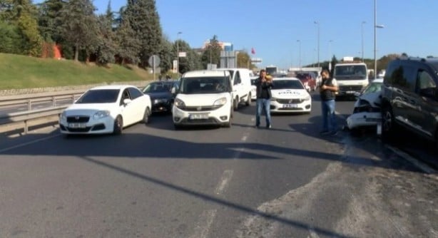 Trafik durdu! E-5'i kilitleyen kaza