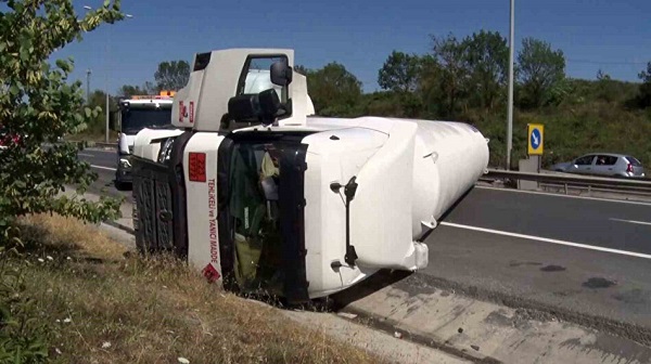 Foto - Trafik durma noktasında! Çatalca’da gaz yüklü tanker faciası