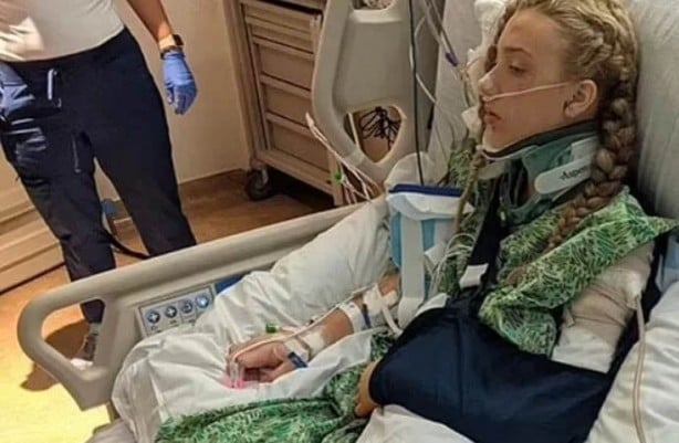 Foto - Trafik kazasında arabadan fırlayan kadın elektrik direğinde böyle asılı kaldı! İşte şok eden anlar