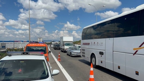 Foto - Trafik kazasında iki motosikletin sürücüsü yaralandı