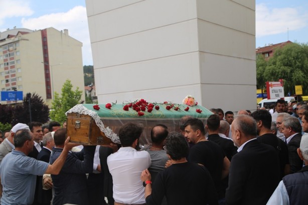 Trafik kazasında yaşamını yitiren öğrenci toprağa verildi