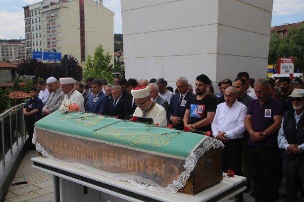 Foto - Trafik kazasında yaşamını yitiren öğrenci toprağa verildi