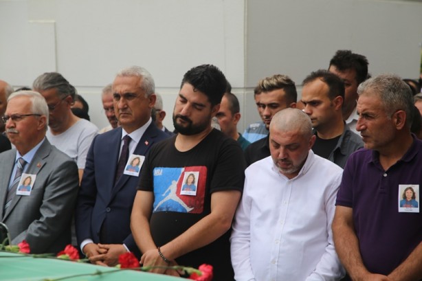 Foto - Trafik kazasında yaşamını yitiren öğrenci toprağa verildi