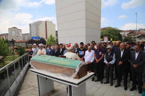 Foto - Trafik kazasında yaşamını yitiren öğrenci toprağa verildi