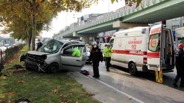 Foto - Trafik polisinden yaralı sürücüye destek! Elini bırakmadı