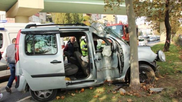 Trafik polisinden yaralı sürücüye destek! Elini bırakmadı