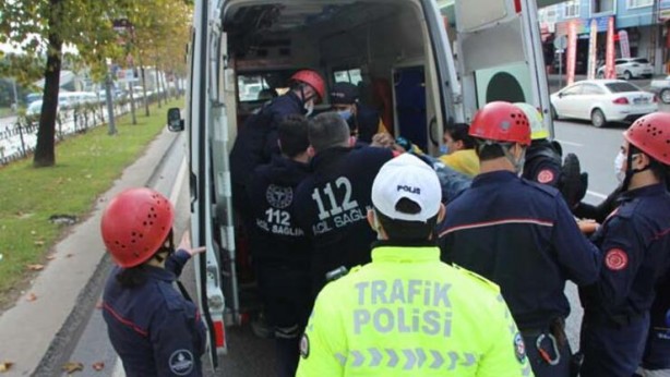 Foto - Trafik polisinden yaralı sürücüye destek! Elini bırakmadı