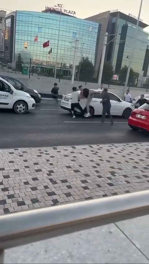 Foto - Trafik tartışması, baltalı, yumruklu kavgaya dönüştü