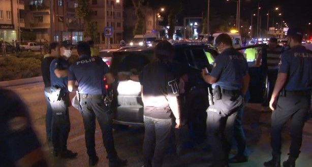 Foto - Trafikte dehşet! Kendini uyuran otomobile 16 el ateş açtı