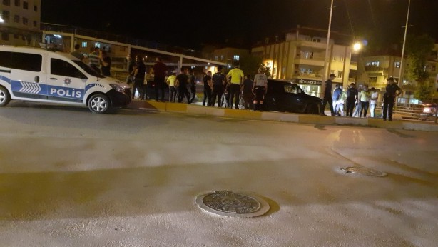 Foto - Trafikte dehşet! Kendini uyuran otomobile 16 el ateş açtı