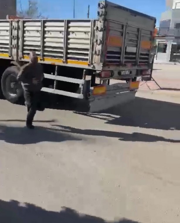 Foto - Trafikte tartıştığı minibüs şoförünü silahla öldürdü! Hastaneye gidemesin diye yolu da tırıyla kapattı